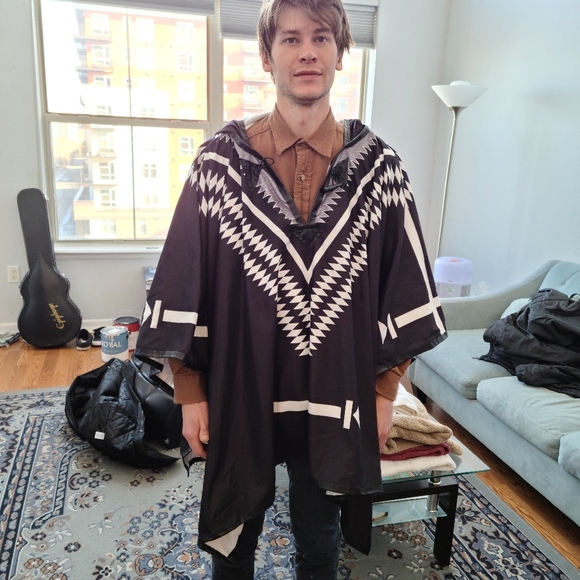 Kuruphone Poncho - Picture 1 of 2